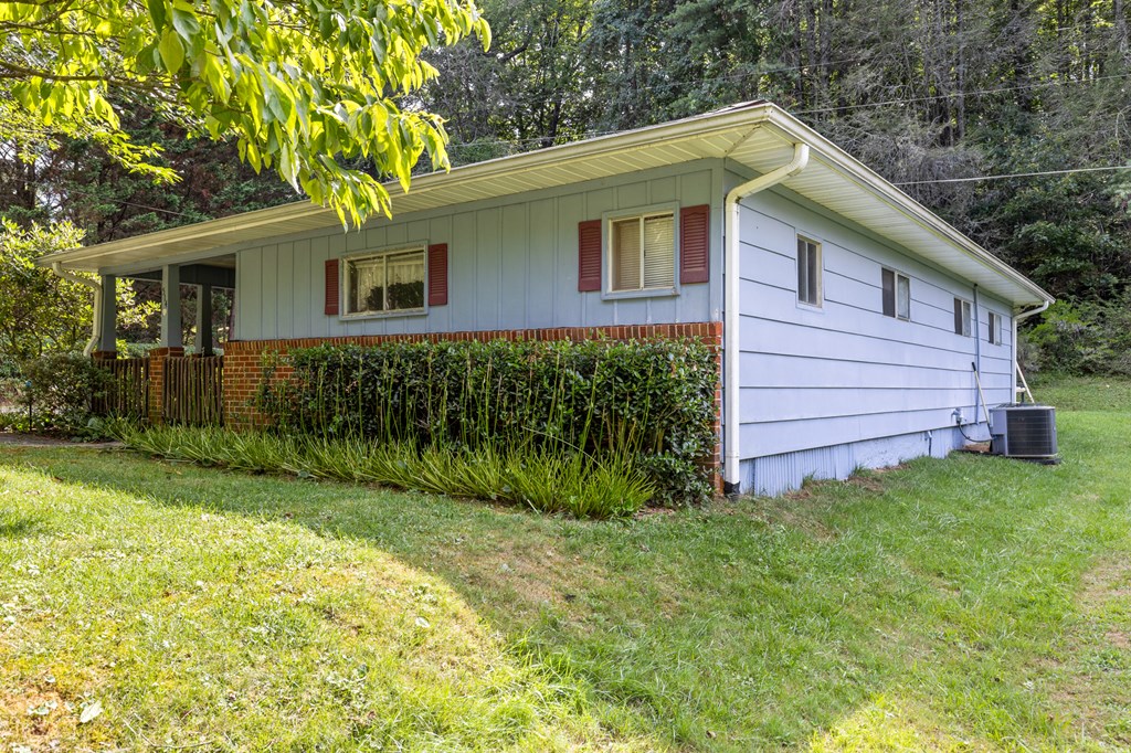 514 Ash Loop Road Blue Ridge, GA 30513 - Photo 4 of 24