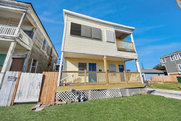 $1,300 | 1213 28th Street, Galveston, TX 77550