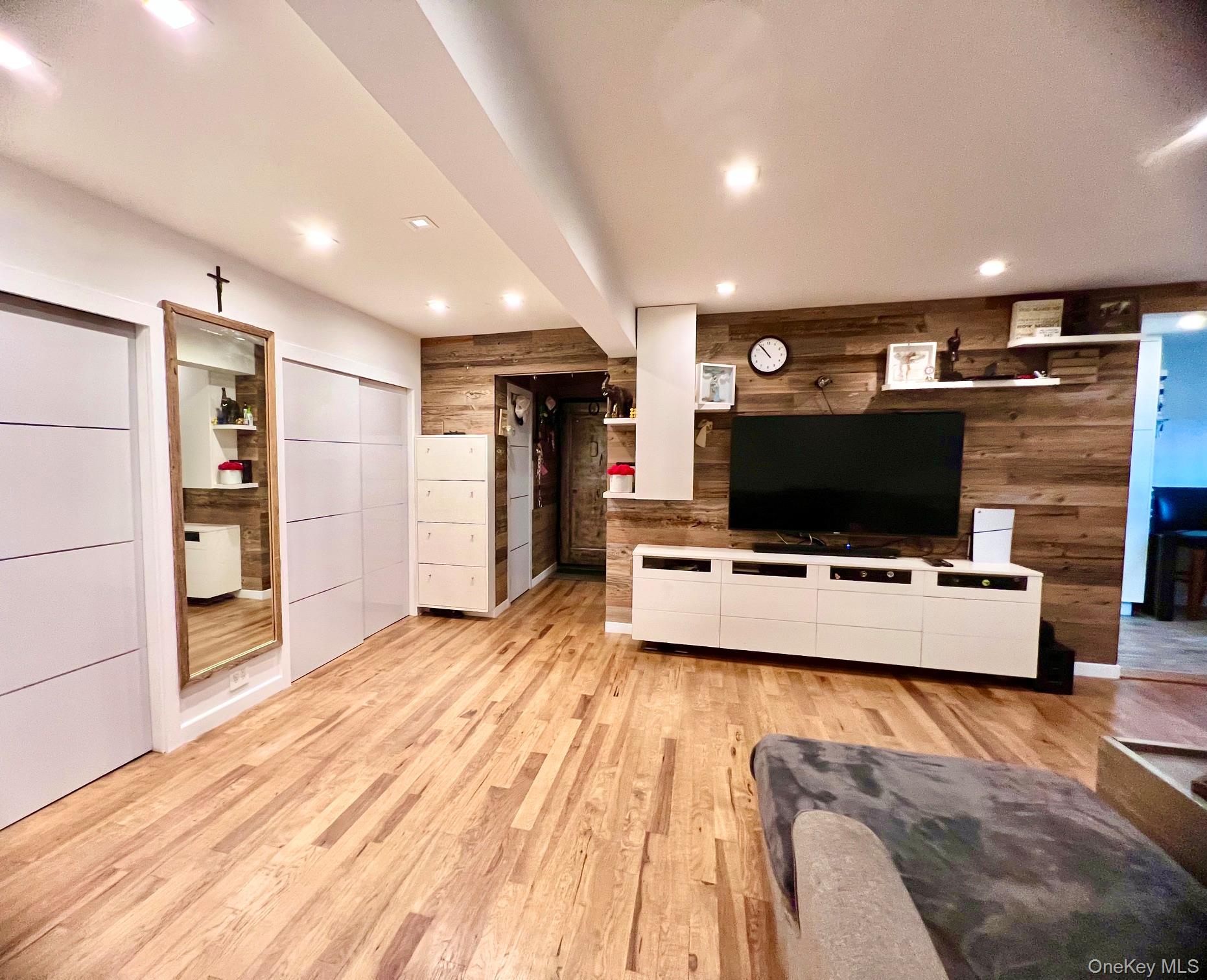 83-30 98th Street, Unit 3A Queens, NY 11421 - Photo 2 of 25
