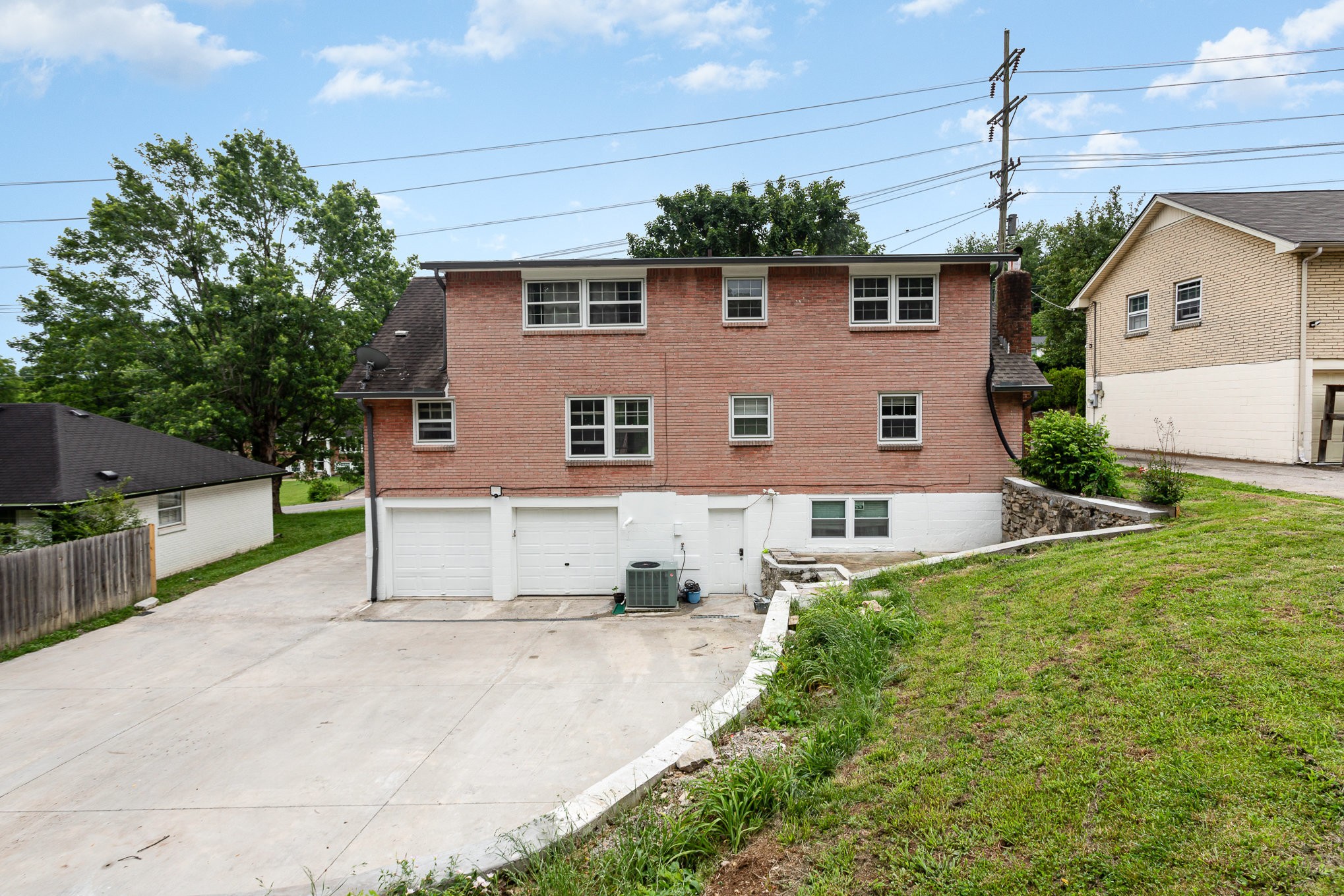 222 Wallace Road Nashville, TN 37211 - Photo 4 of 25 a house view with a outdoor space