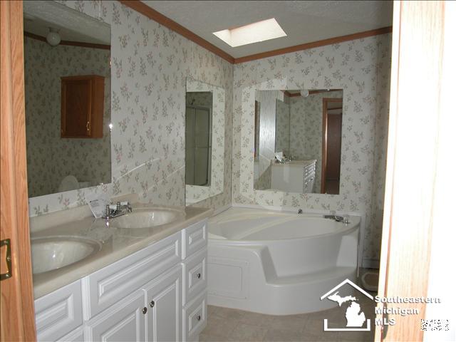 863 Trey Ridge Monroe, MI 48161 - Photo 10 of 19 Master bath