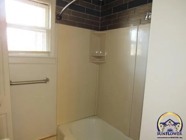 $149,500 | 1707 Northwest Polk Street, Topeka, KS 66608