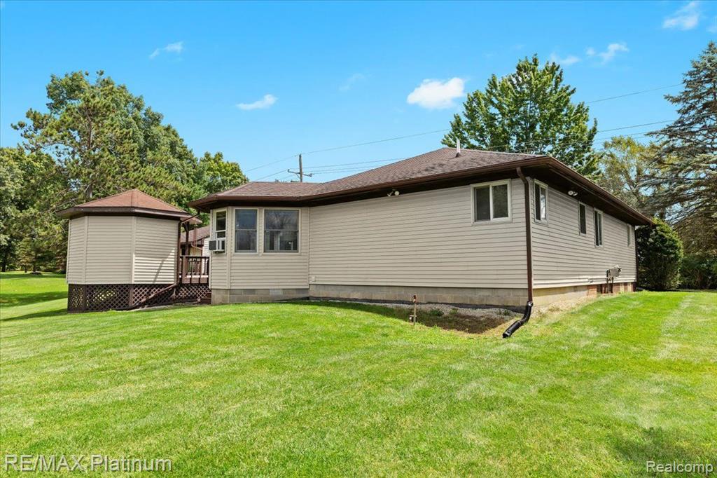 2606 Sexton Road Howell, MI 48843 - Photo 3 of 43