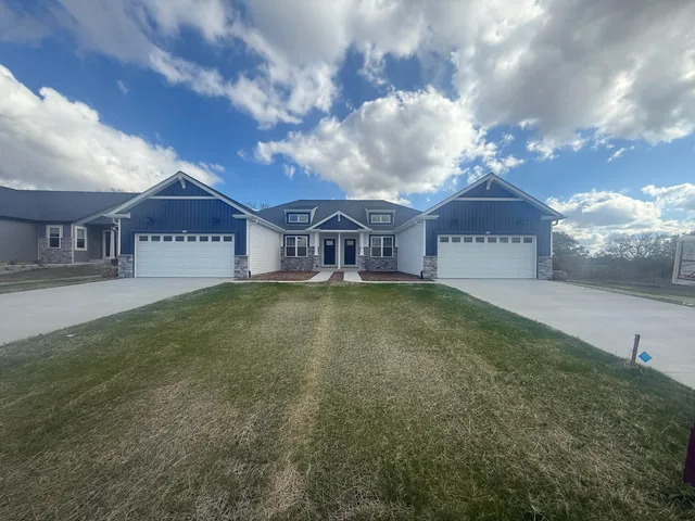 $389,900 | 512 Golf Drive, Jefferson, WI 53549