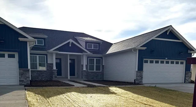 $389,900 | 512 Golf Drive, Jefferson, WI 53549