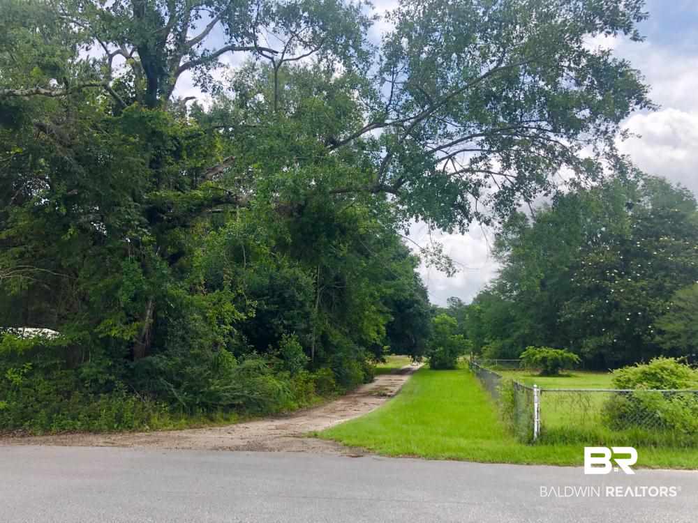 9608 North Bentley Road Creola, AL 36525 - Photo 2 of 14