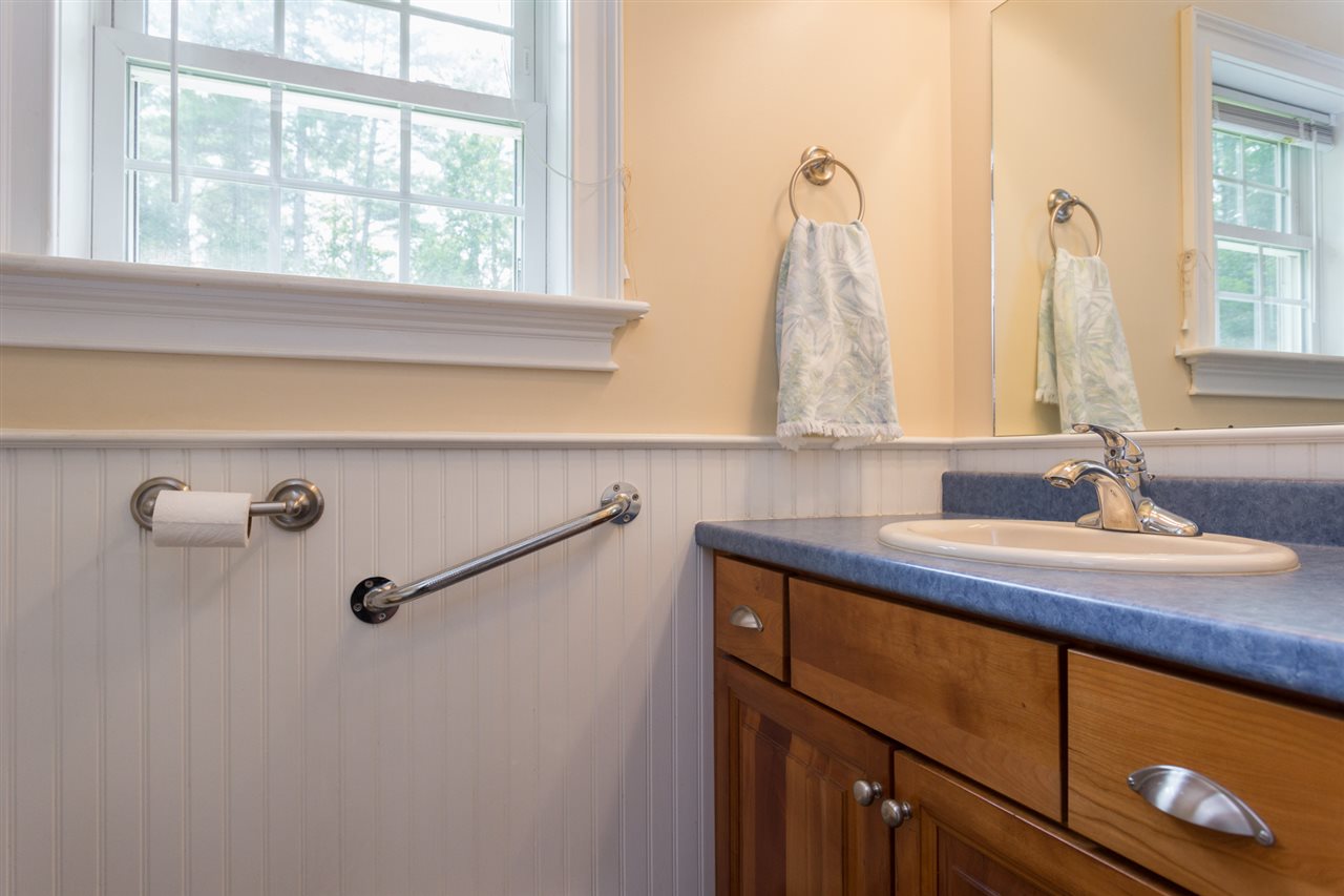 73 Raymond Road Deerfield, NH 03037 - Photo 21 of 40