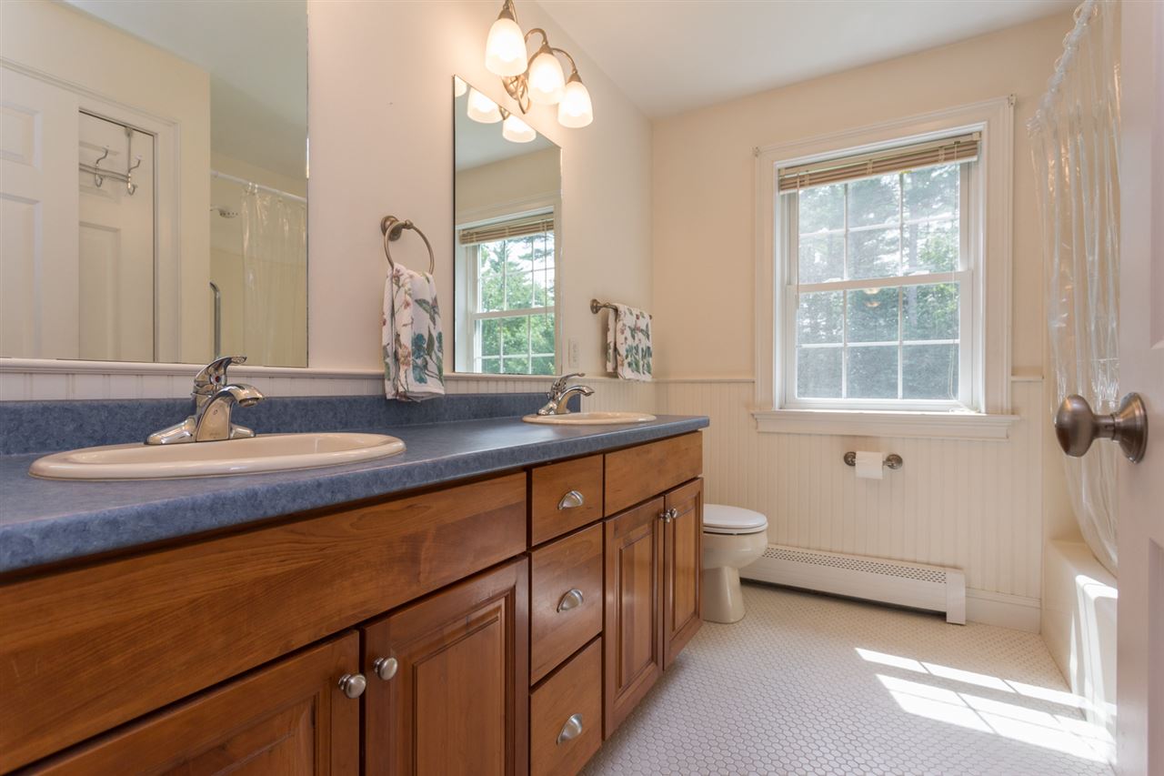 73 Raymond Road Deerfield, NH 03037 - Photo 25 of 40