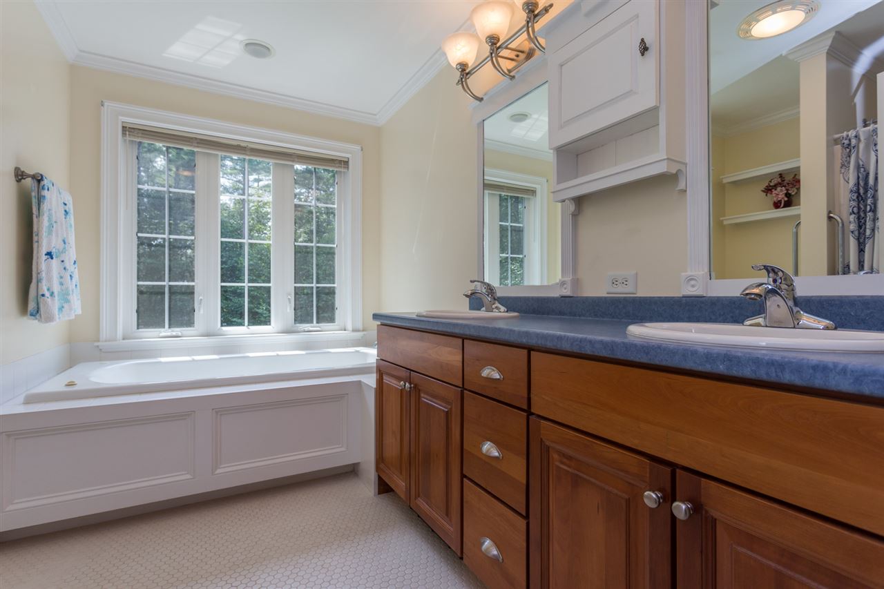 73 Raymond Road Deerfield, NH 03037 - Photo 28 of 40