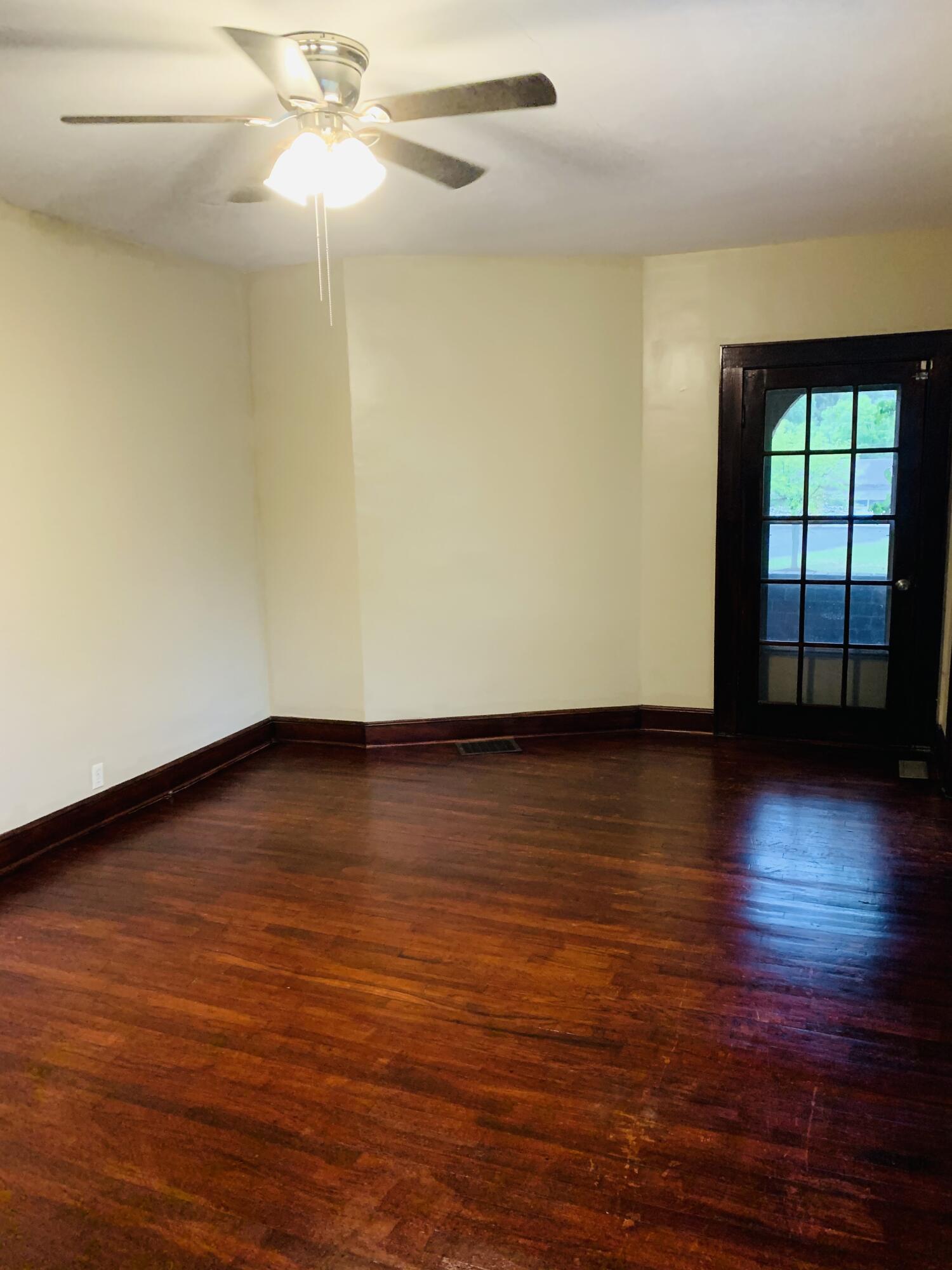 2720 Linden Road Kingsport, TN 37664 - Photo 13 of 29 590DA994-11C8-4064-B296-D51573241A6F