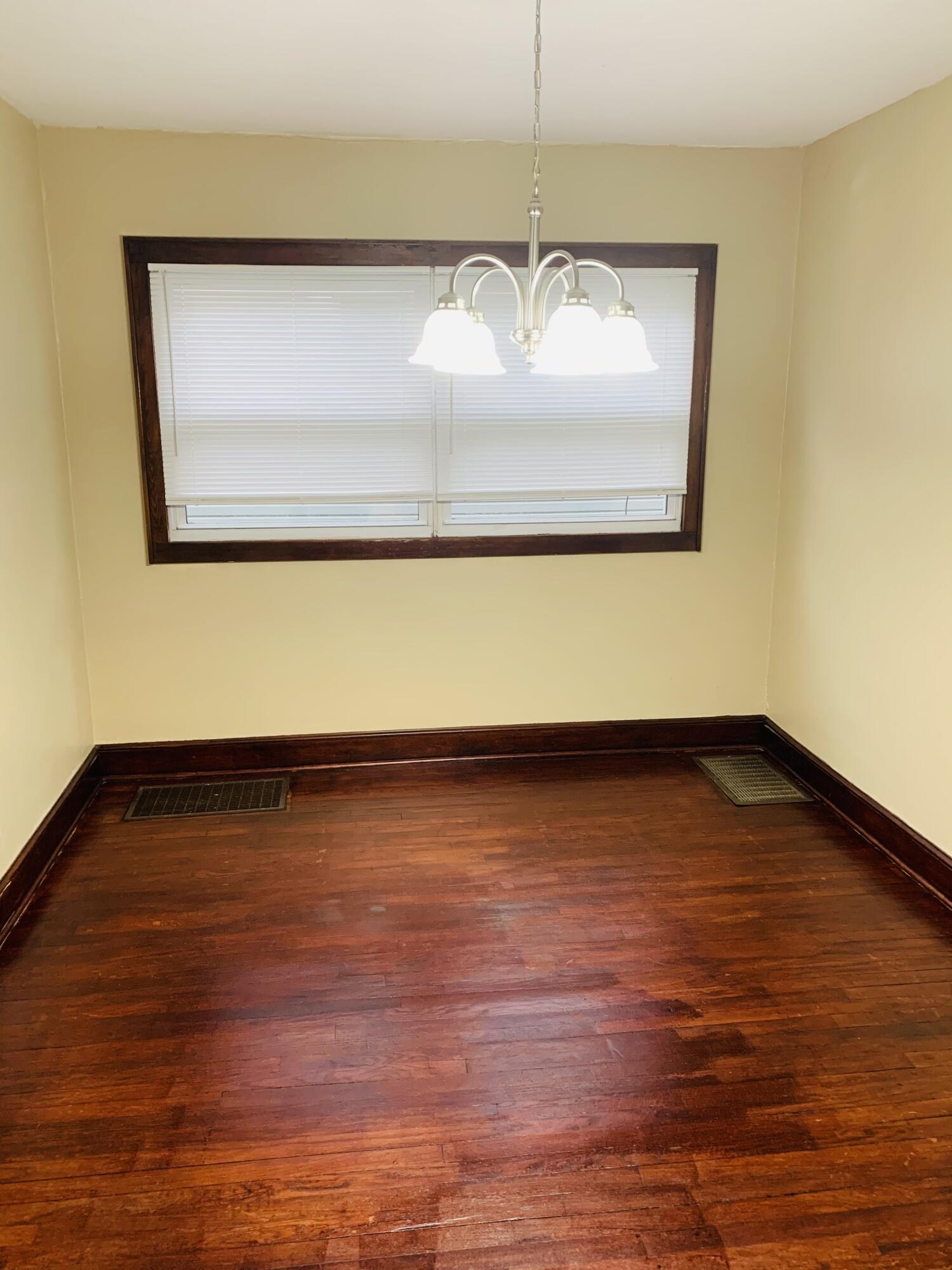 2720 Linden Road Kingsport, TN 37664 - Photo 4 of 29 098D88A0-8B3C-43CA-A22B-192284894841