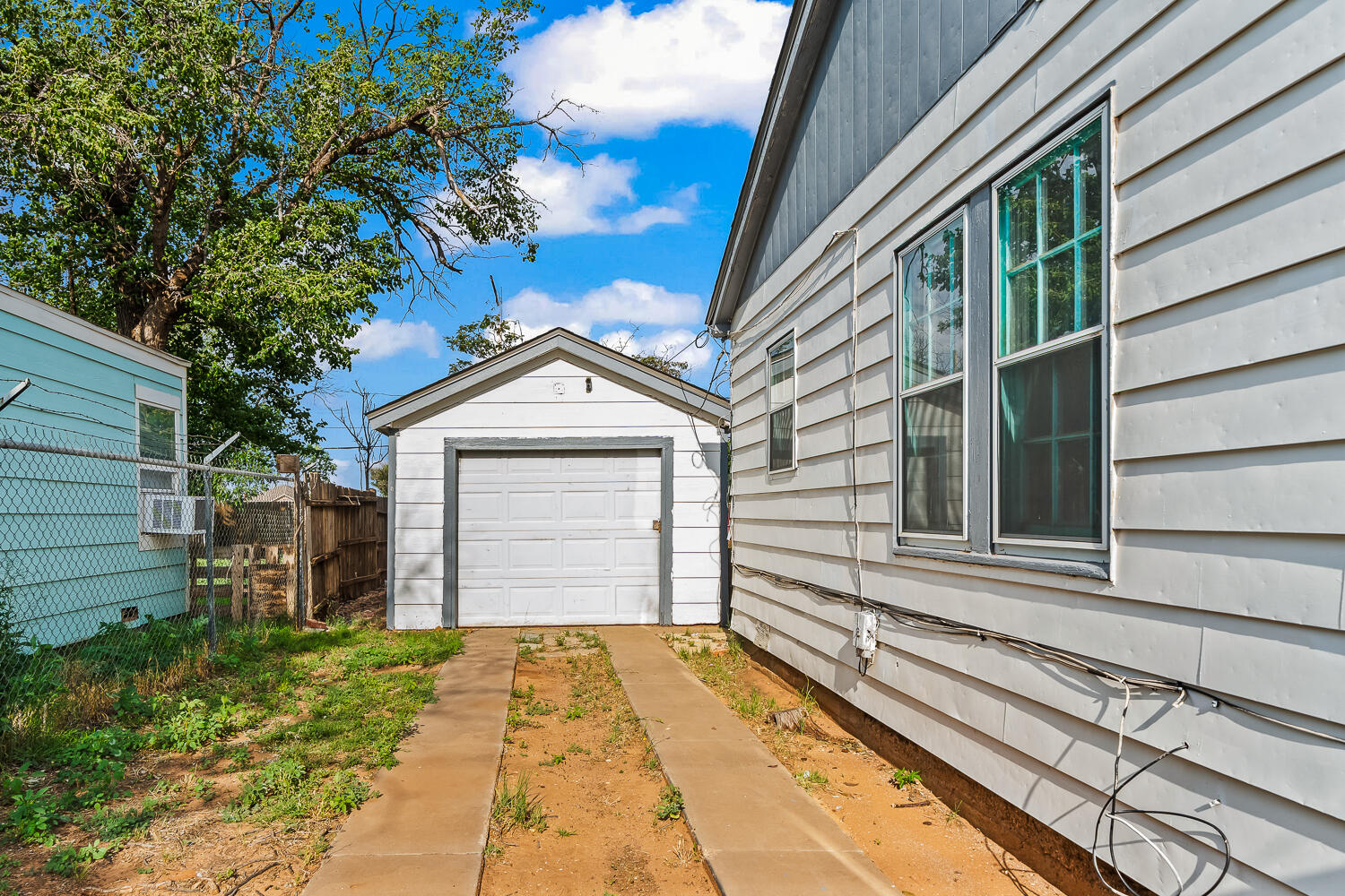 111 Avenue U Lubbock, TX 79415 - Photo 17 of 17 a front view of a house with a yard