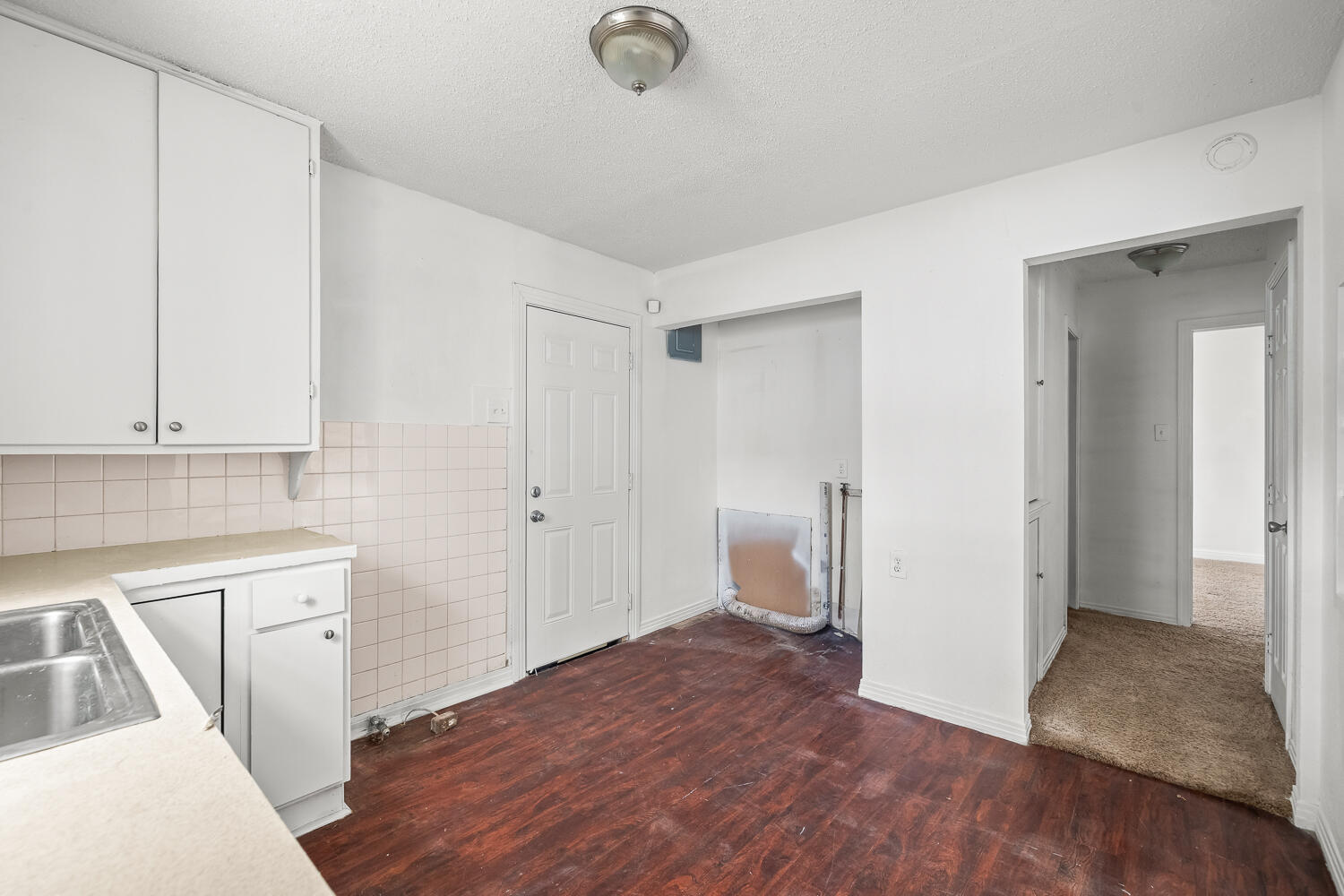 111 Avenue U Lubbock, TX 79415 - Photo 3 of 17 a view of empty room with wooden floor