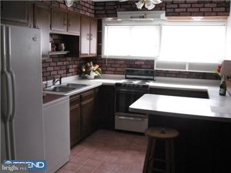 21 Inwood Road Levittown, PA 19057 - Photo 4 of 12 Kitchen