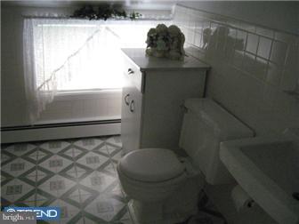 21 Inwood Road Levittown, PA 19057 - Photo 5 of 12 Bathroom