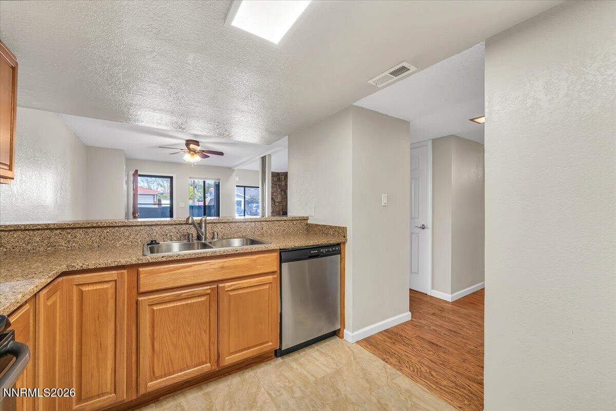 1021 Tyler Way Sparks, NV 89431 - Photo 13 of 26 15-1021 Tyler Way Sparks NV 89431 (15 of