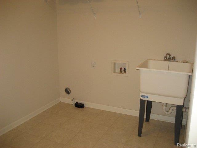 8083 Huntington Ridge Court, Unit 18 Washington, MI 48094 - Photo 23 of 25 Laundry.jpg