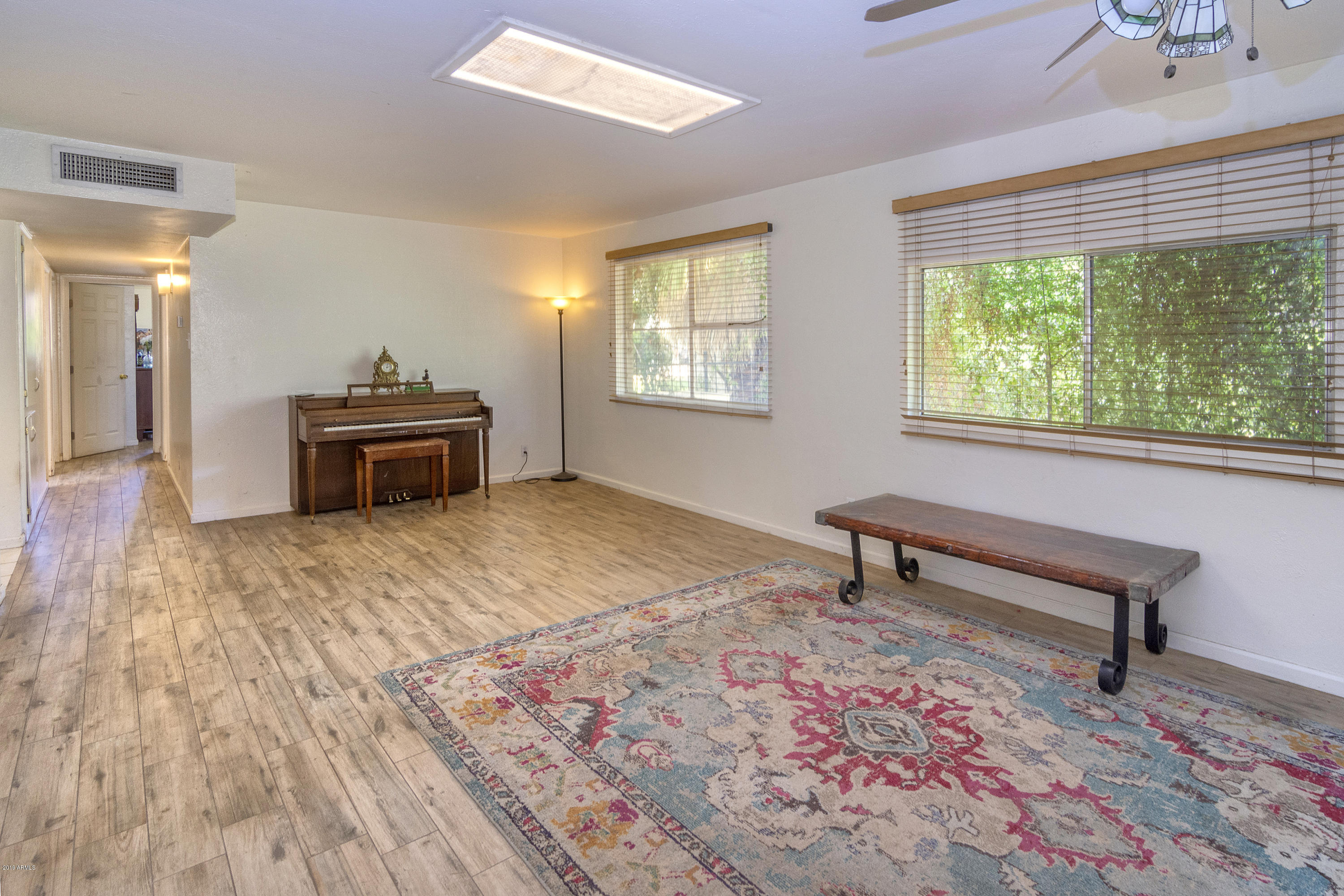 301 East Royal Palm Road Phoenix, AZ 85020 - Photo 3 of 19 Living 3