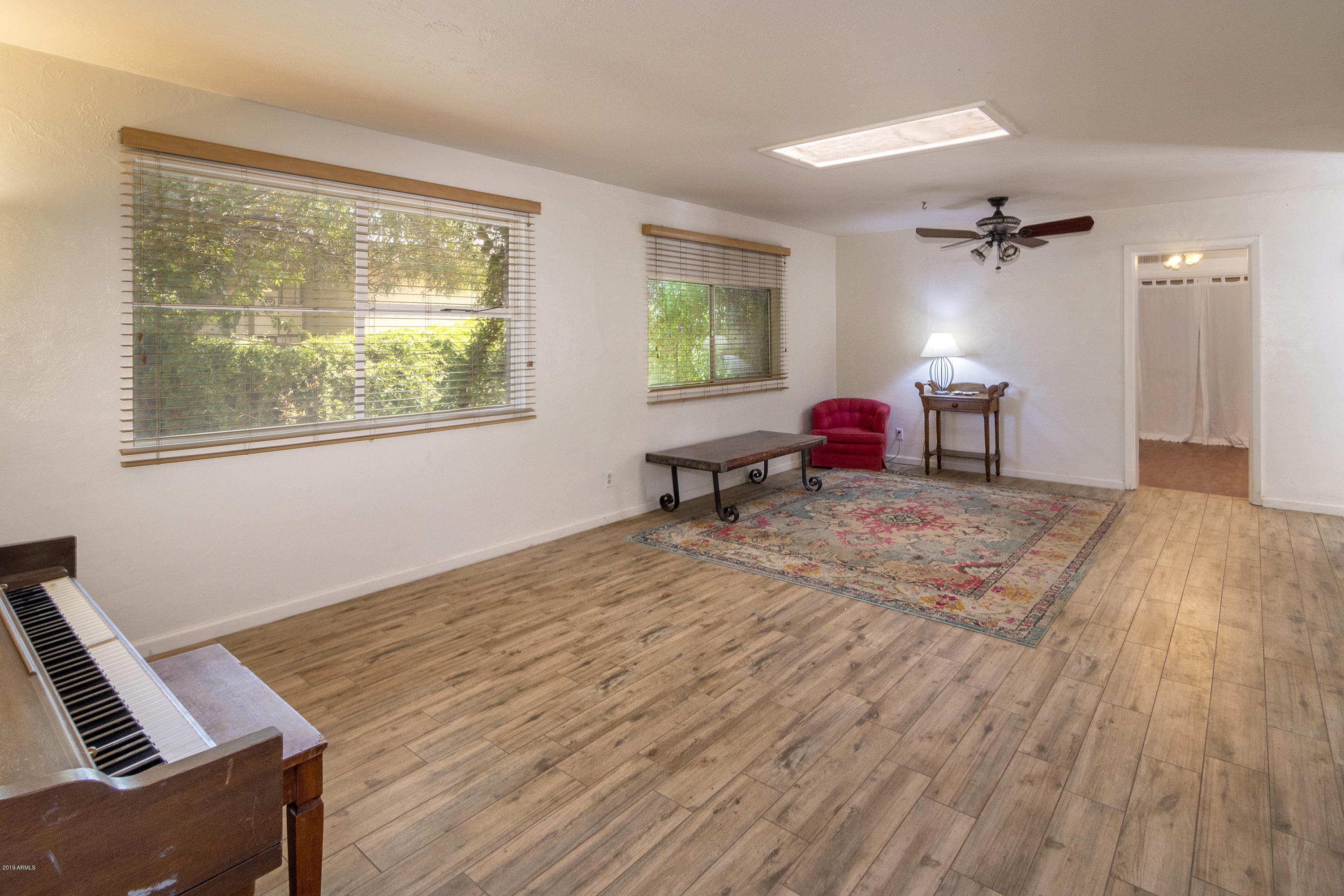 301 East Royal Palm Road Phoenix, AZ 85020 - Photo 4 of 19 Living