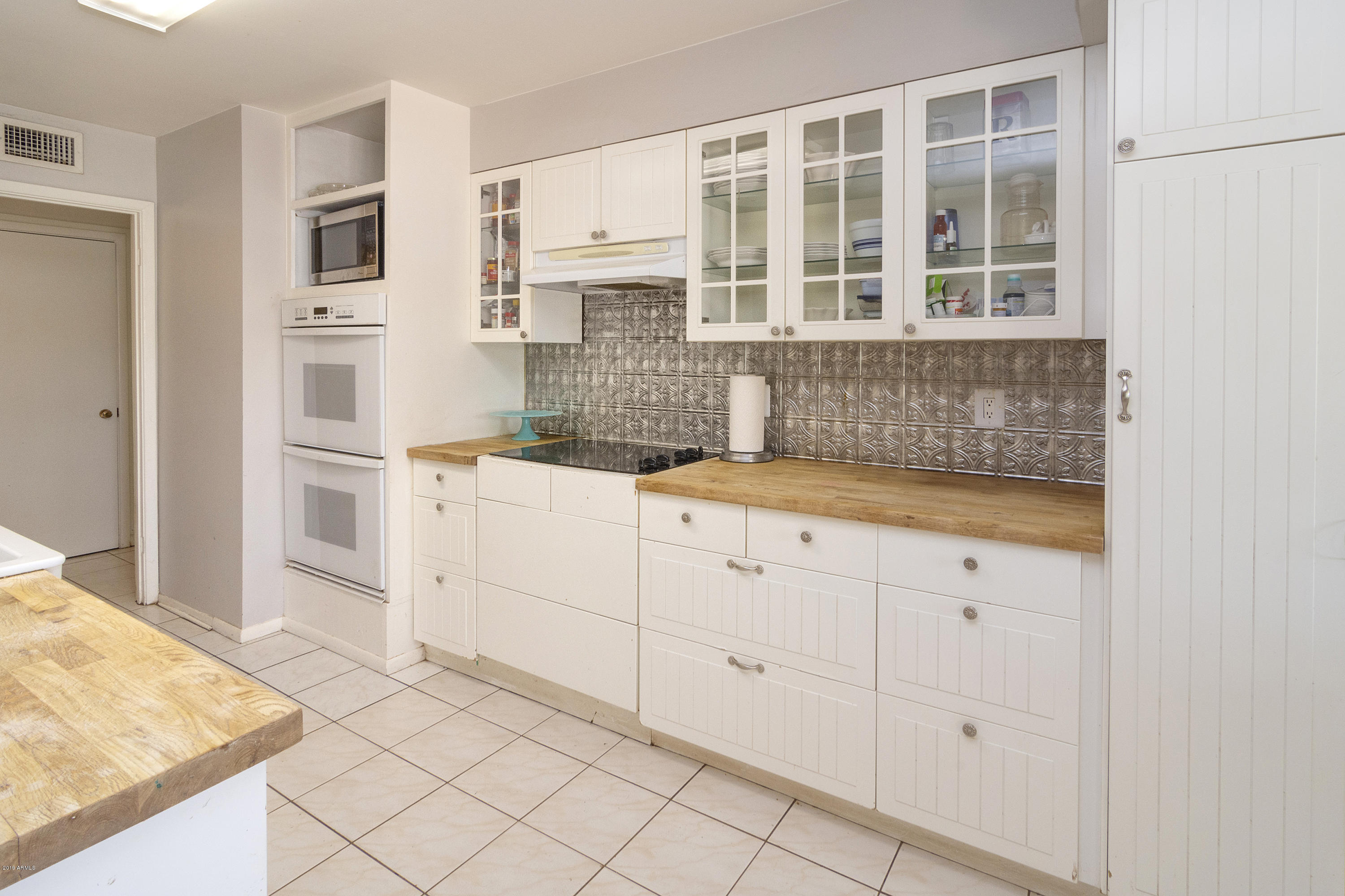 301 East Royal Palm Road Phoenix, AZ 85020 - Photo 5 of 19 Kitchen 3