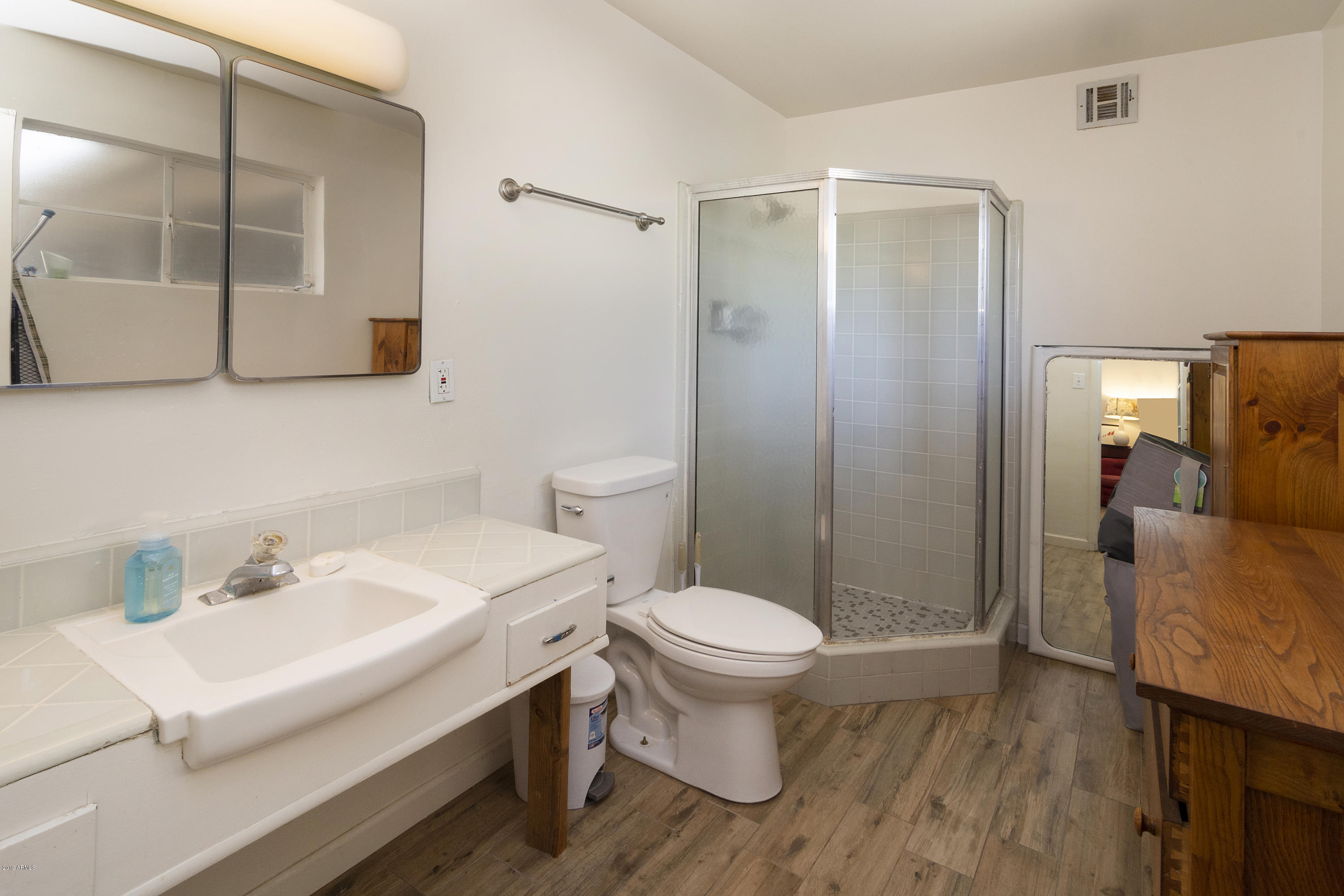 301 East Royal Palm Road Phoenix, AZ 85020 - Photo 10 of 19 Master Bathroom