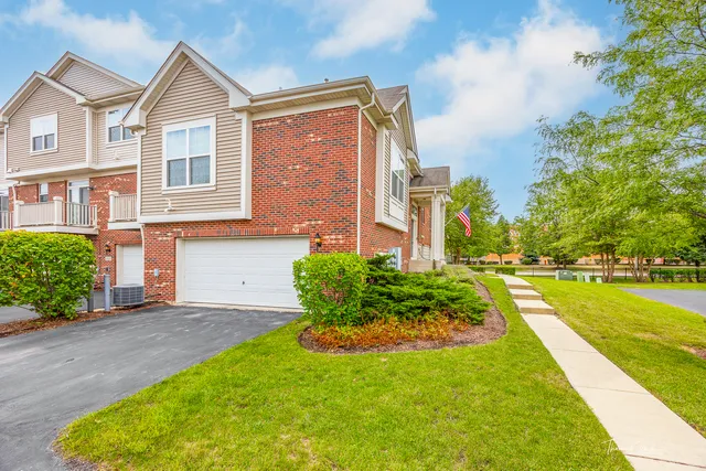 $3,200 | 2528 Dunraven Avenue, Naperville, IL 60540