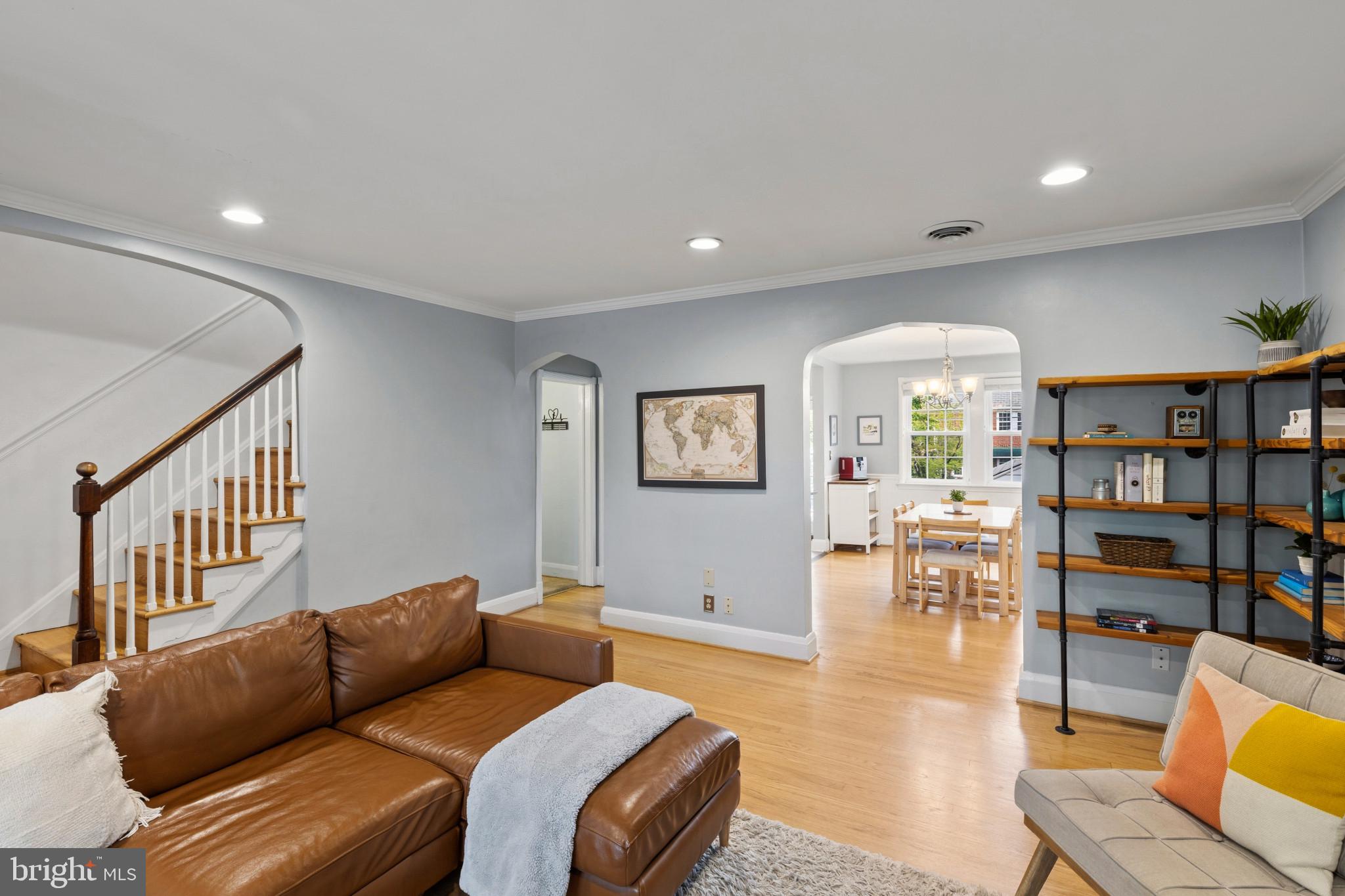 62 Dunkirk Road Baltimore, MD 21212 - Photo 8 of 37 Living room w/ HW floors