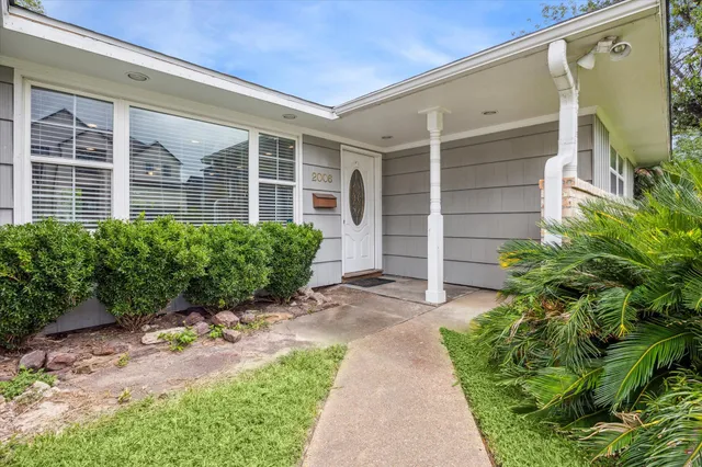 $3,000 | 2006 Du Barry Lane, Houston, TX 77018