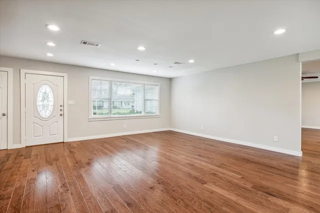 $3,000 | 2006 Du Barry Lane, Houston, TX 77018