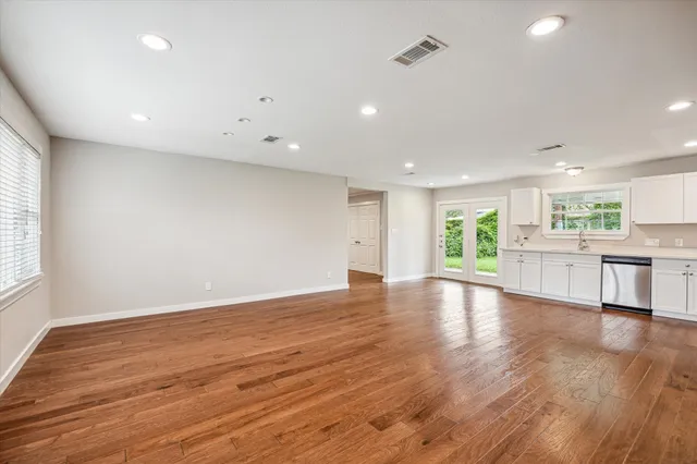 $3,000 | 2006 Du Barry Lane, Houston, TX 77018