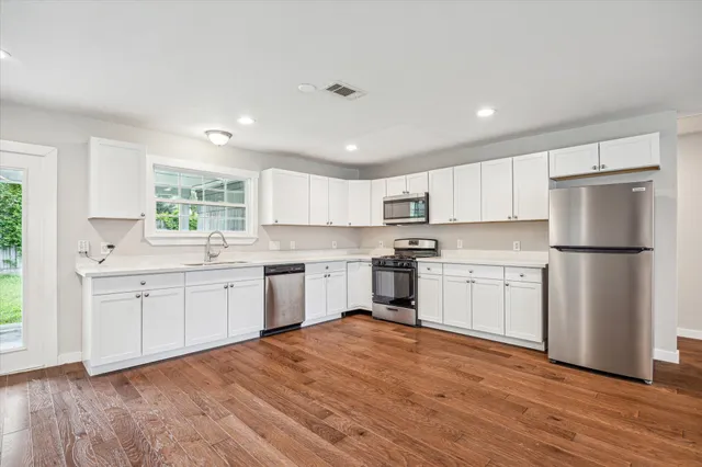 $3,000 | 2006 Du Barry Lane, Houston, TX 77018