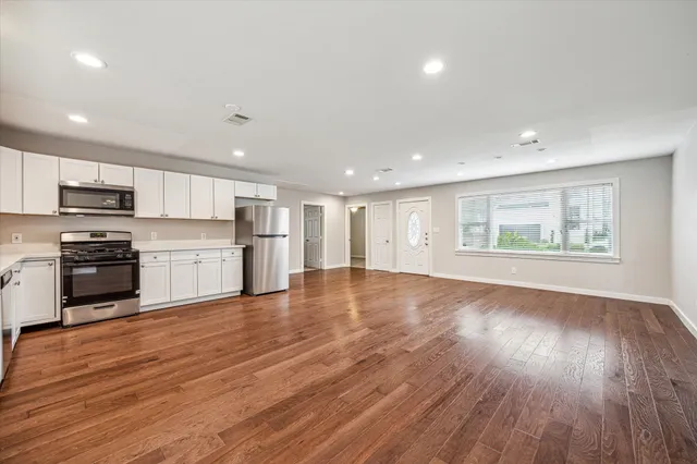 $3,000 | 2006 Du Barry Lane, Houston, TX 77018