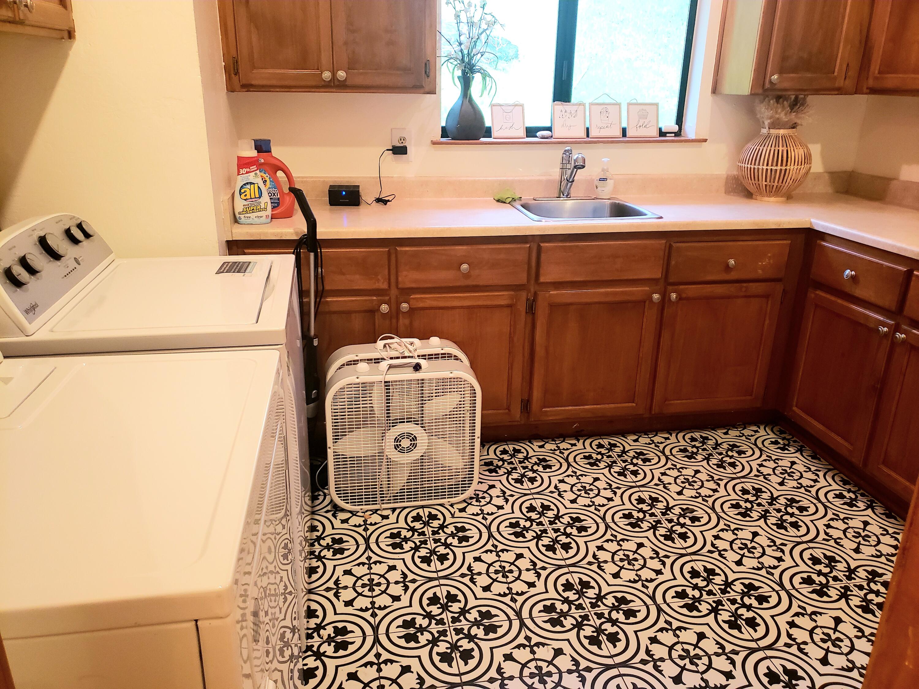 44561 Dinely Drive Three Rivers, CA 93271 - Photo 41 of 47 laundry room with sink