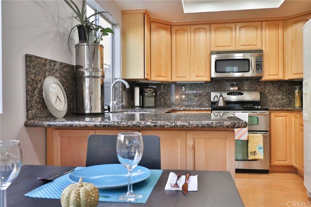 6 Rue Monet Lake Forest, CA 92610 - Photo 6 of 24 The eating area is just outside of the kitchen.