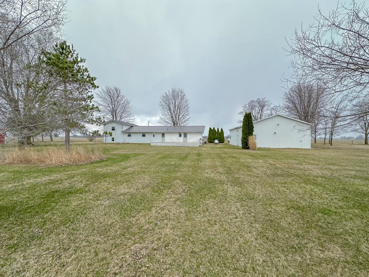9533 East Denver Road Coleman, MI 48618 - Photo 4 of 37 1932302-74c02bc4-9325-4159-bdd6-d88b045d86cd.JPG