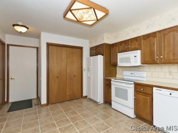 10 Holiday Road Springfield, IL 62702 - Photo 3 of 6