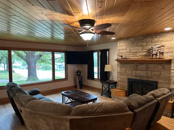 $530,000 | S1638 Highway 35, Alma, WI 54610