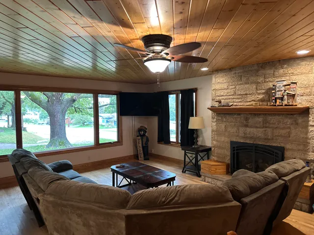 $530,000 | S1638 Highway 35, Alma, WI 54610