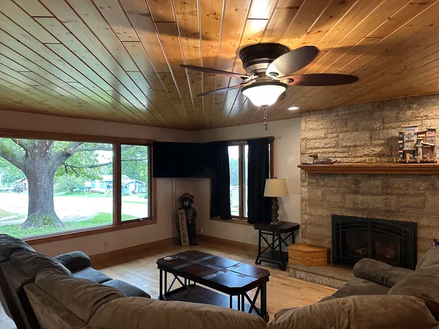 $530,000 | S1638 Highway 35, Alma, WI 54610