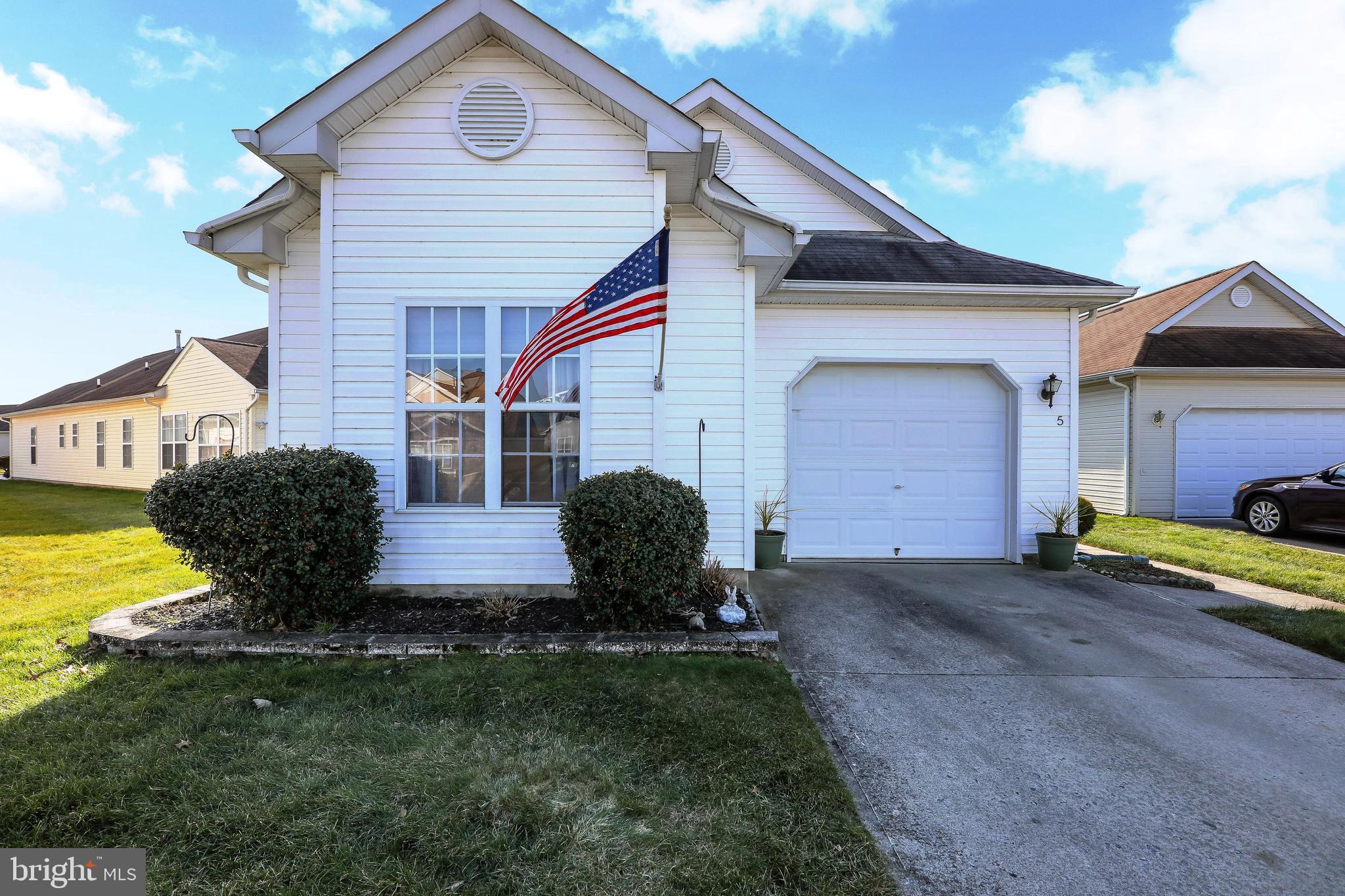 5 Crystal Drive Beverly, NJ 08010 - Photo 1 of 35