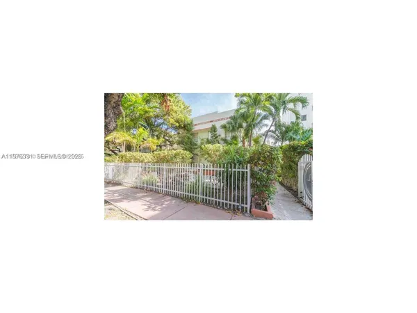 $1,800 | 817 Meridian Avenue, Unit 4, Miami Beach, FL 33139