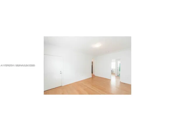 $1,800 | 817 Meridian Avenue, Unit 4, Miami Beach, FL 33139