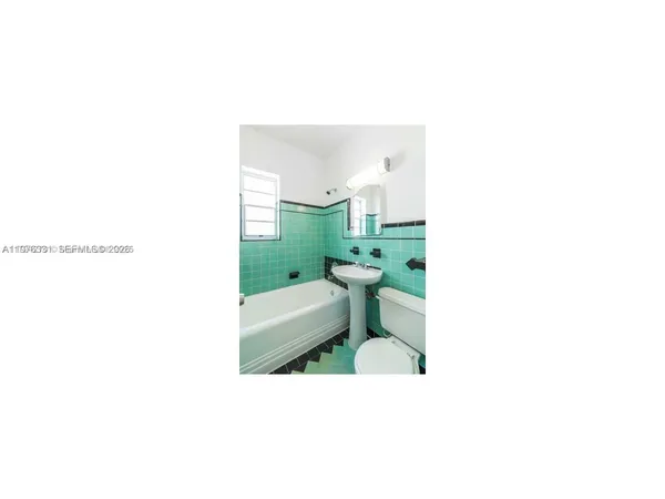 $1,800 | 817 Meridian Avenue, Unit 4, Miami Beach, FL 33139