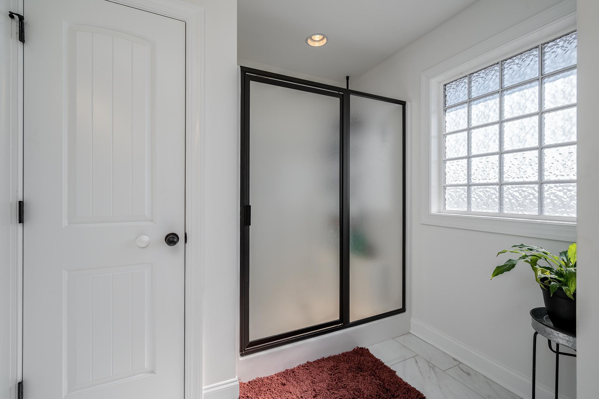 105 Autumn Cove Road Bell Buckle, TN 37020 - Photo 20 of 32 a bathroom with a shower and a window