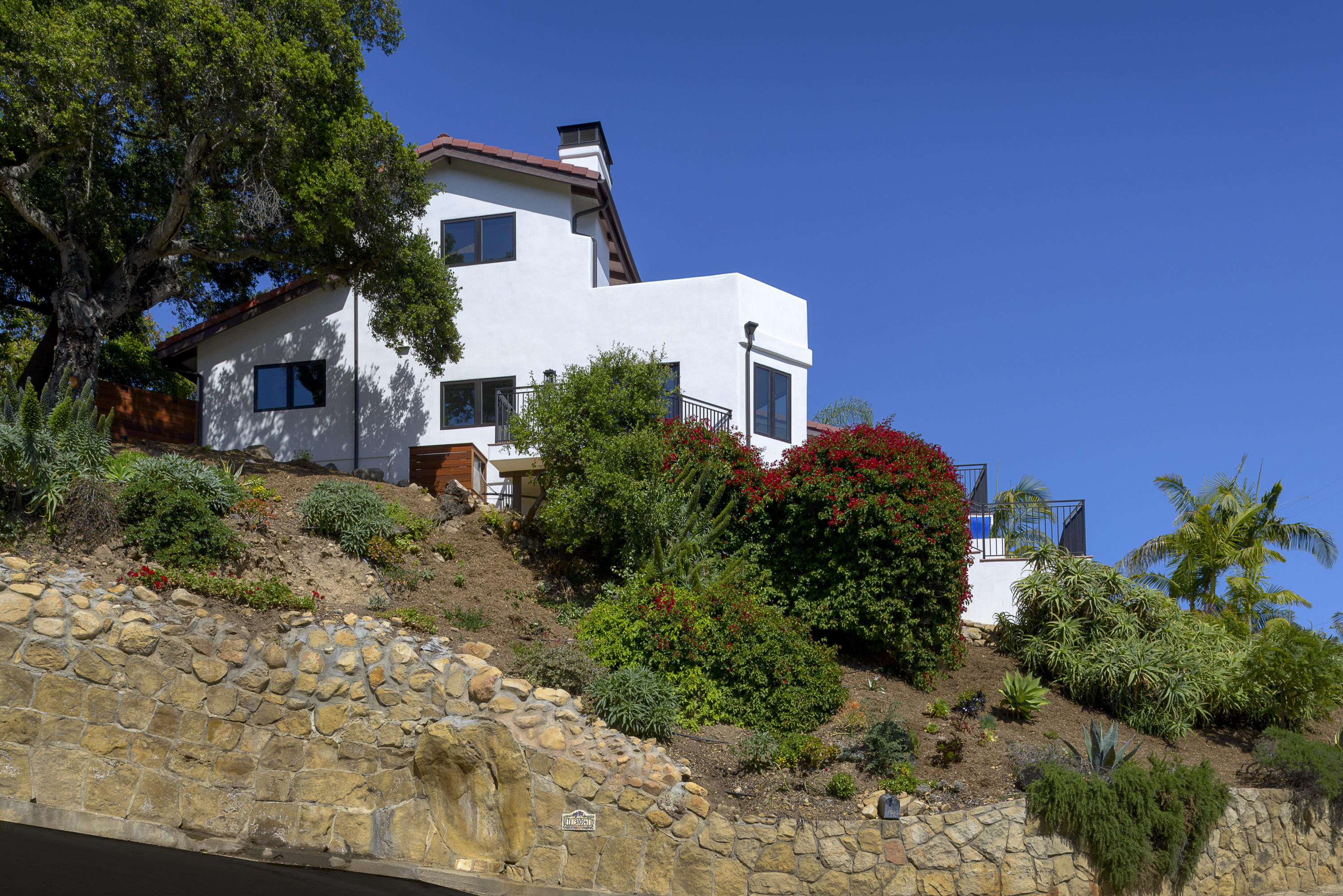 1 Rubio Road Santa Barbara, CA 93103 - Photo 4 of 21 SideView (2)