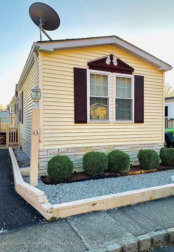 43 Ruffian Way Howell, NJ 07731 - Photo 1 of 24 IMG-0810