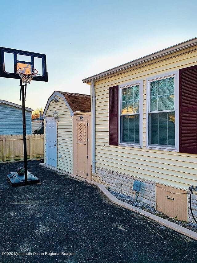 43 Ruffian Way Howell, NJ 07731 - Photo 4 of 24 IMG-0823