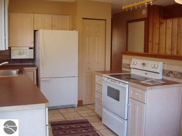 1395 Case Road Benzonia, MI 49616 - Photo 3 of 15 1688869-2.JPG