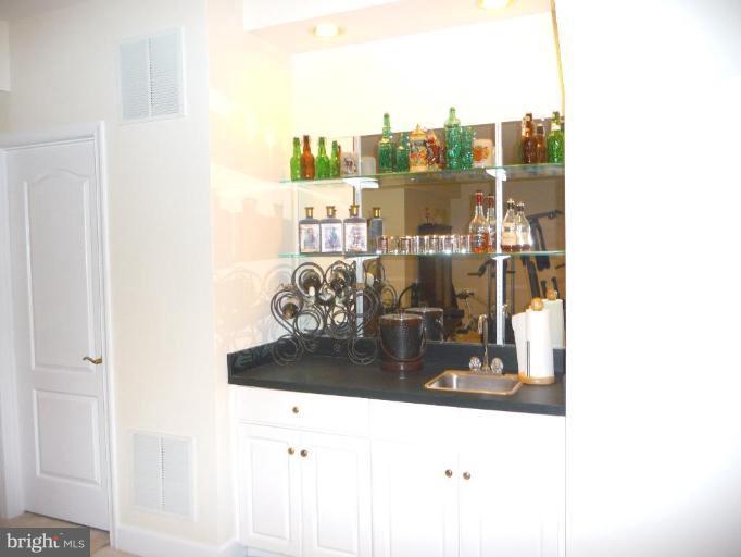12020 Coloriver Road Manassas, VA 20112 - Photo 16 of 19 Wet bar in rec room