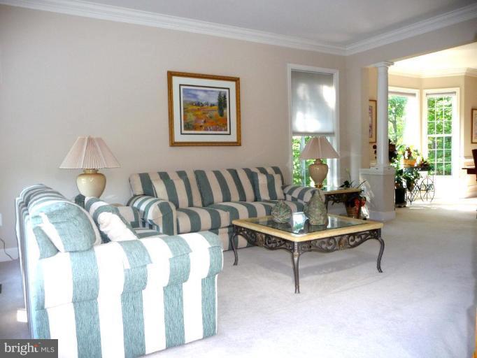 12020 Coloriver Road Manassas, VA 20112 - Photo 4 of 19 Living Room